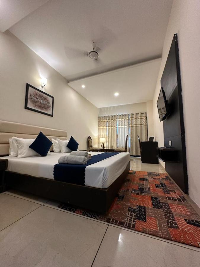 Jb Residency Zirakpur !! Top Rated & Most Awarded Property In Zirakpur Hotell Eksteriør bilde
