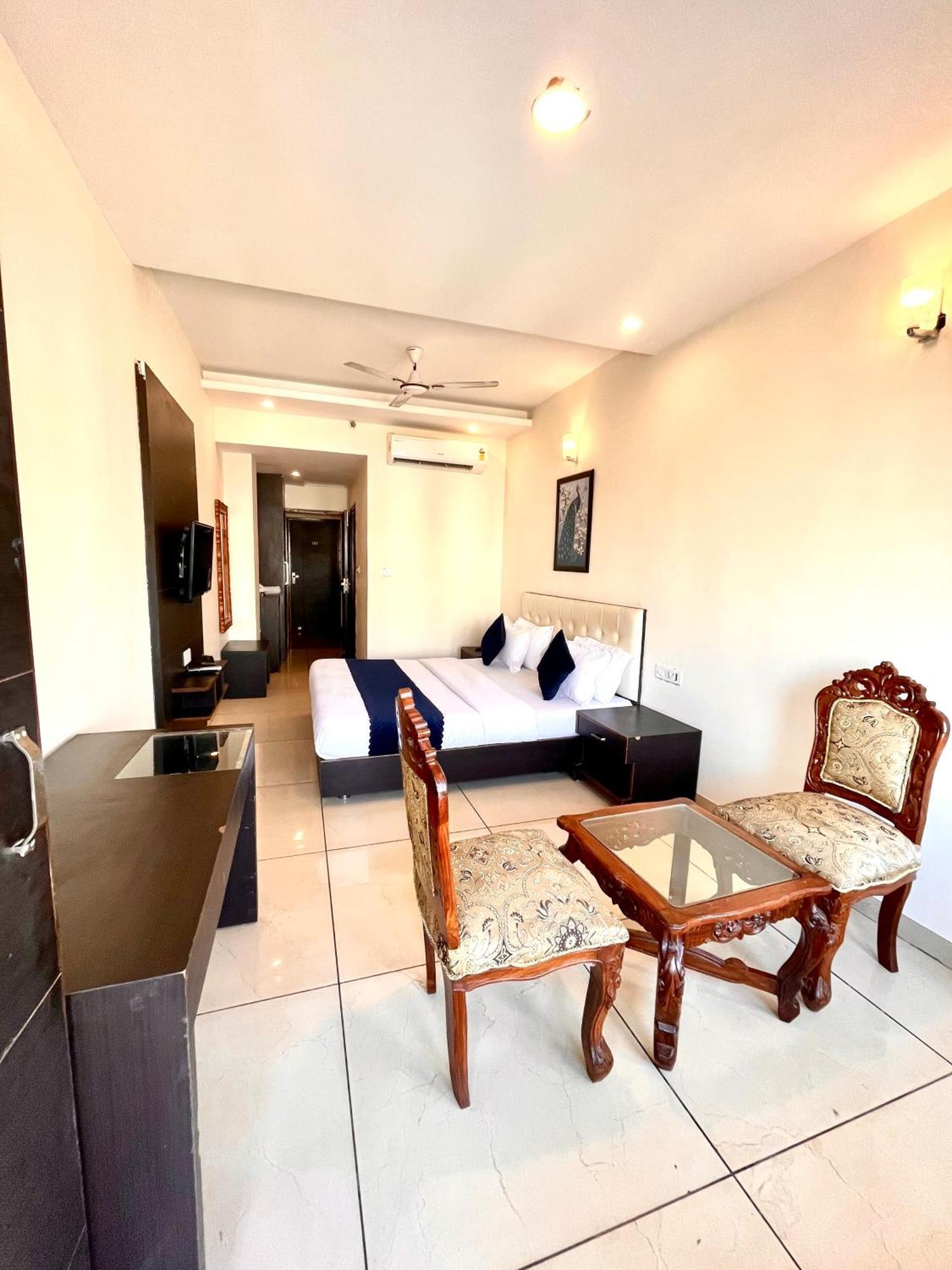 Jb Residency Zirakpur !! Top Rated & Most Awarded Property In Zirakpur Hotell Eksteriør bilde