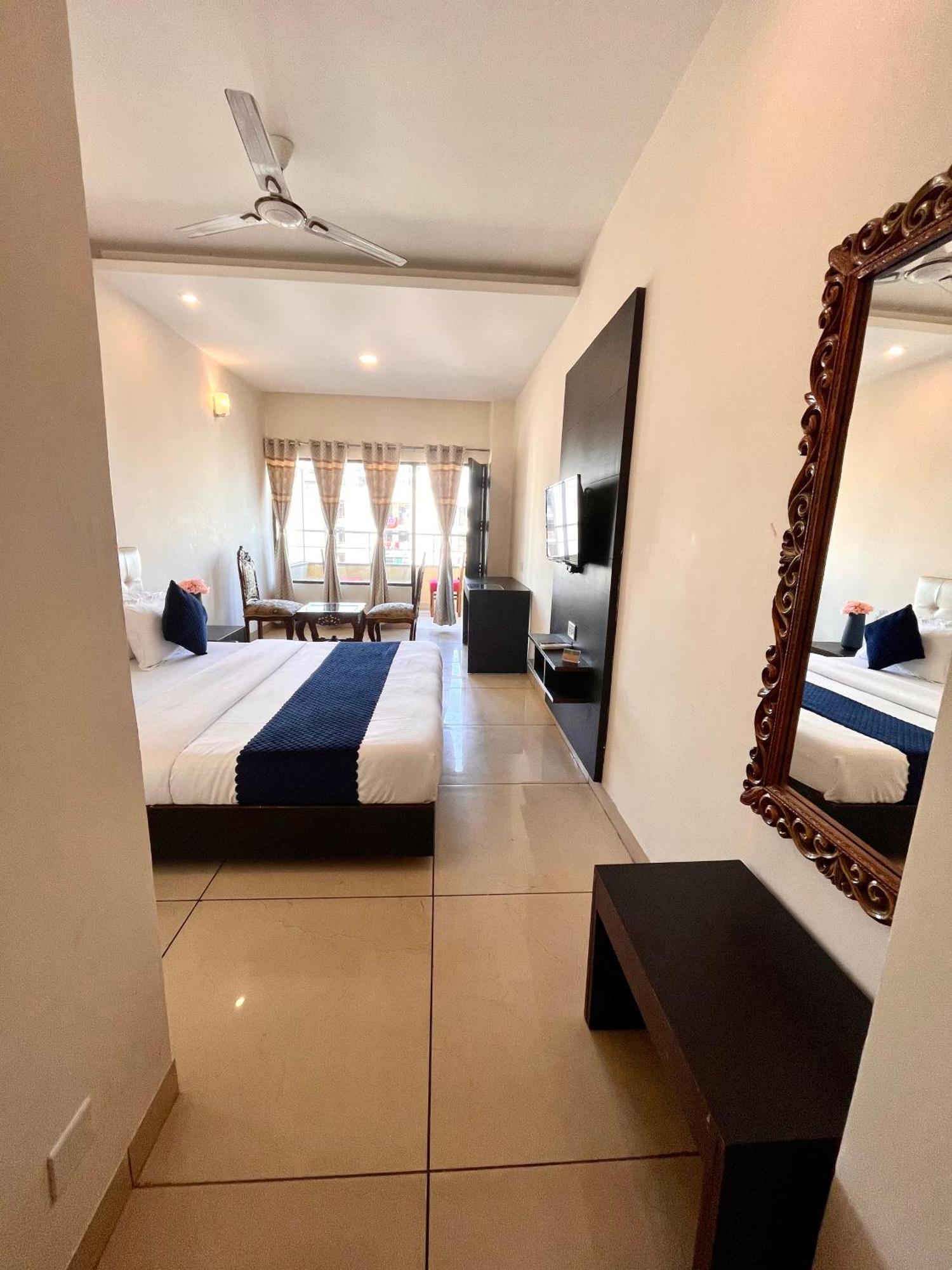Jb Residency Zirakpur !! Top Rated & Most Awarded Property In Zirakpur Hotell Eksteriør bilde