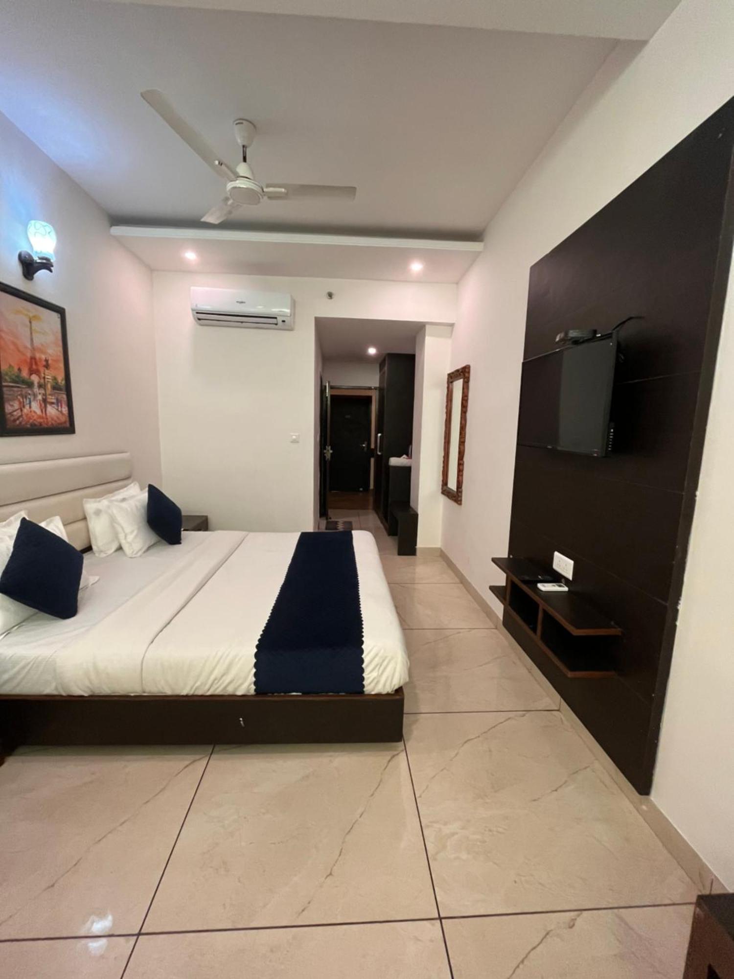 Jb Residency Zirakpur !! Top Rated & Most Awarded Property In Zirakpur Hotell Eksteriør bilde