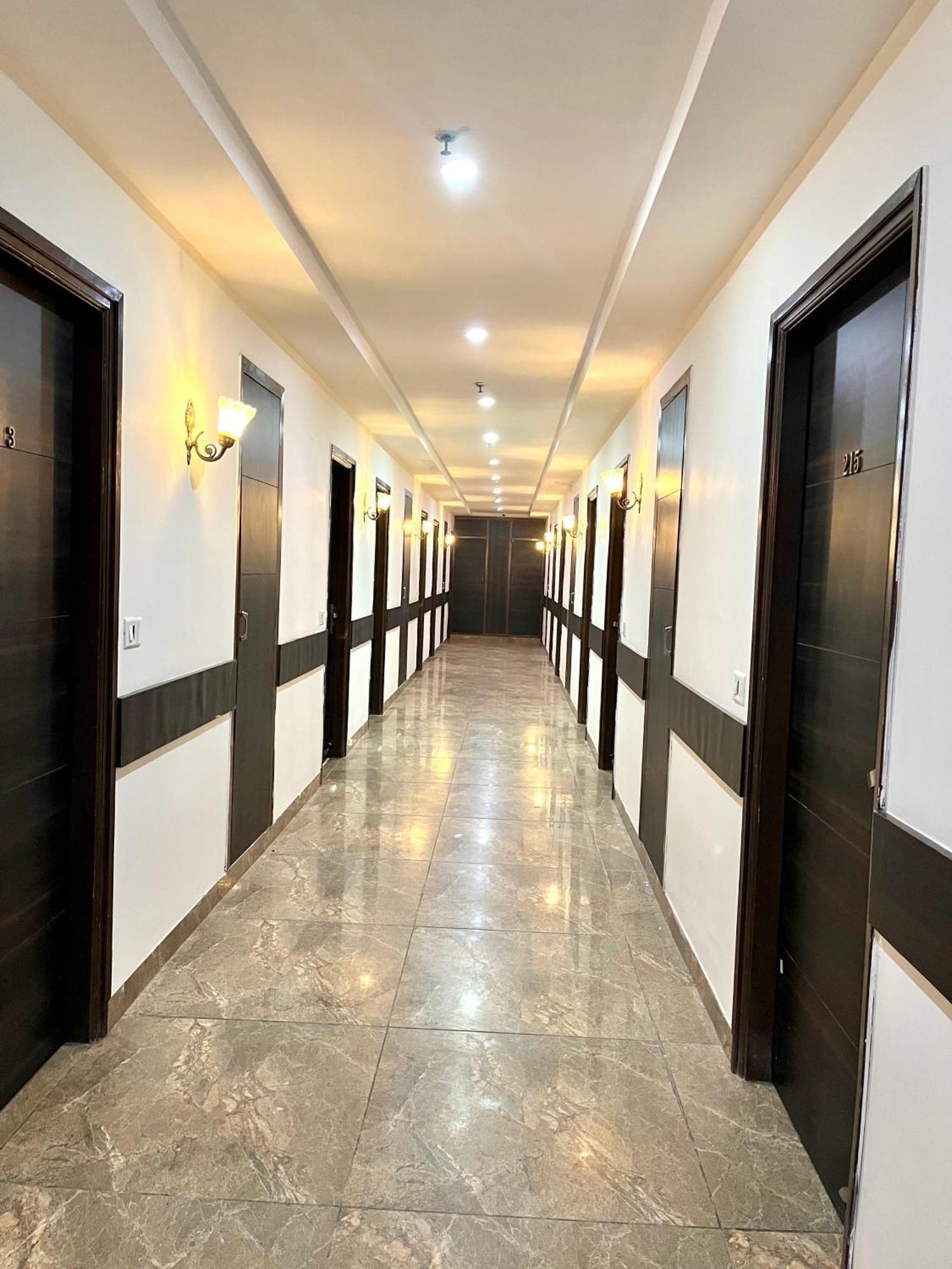 Jb Residency Zirakpur !! Top Rated & Most Awarded Property In Zirakpur Hotell Eksteriør bilde