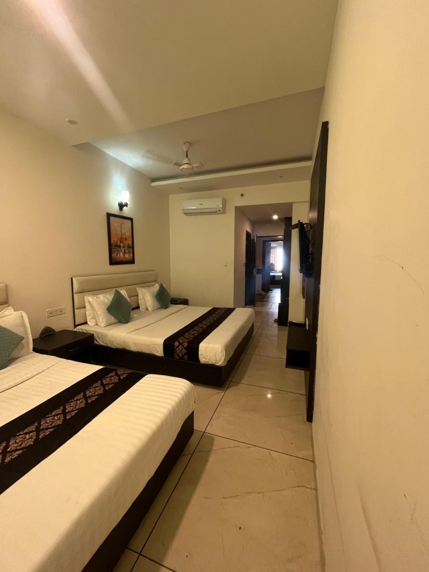 Jb Residency Zirakpur !! Top Rated & Most Awarded Property In Zirakpur Hotell Eksteriør bilde