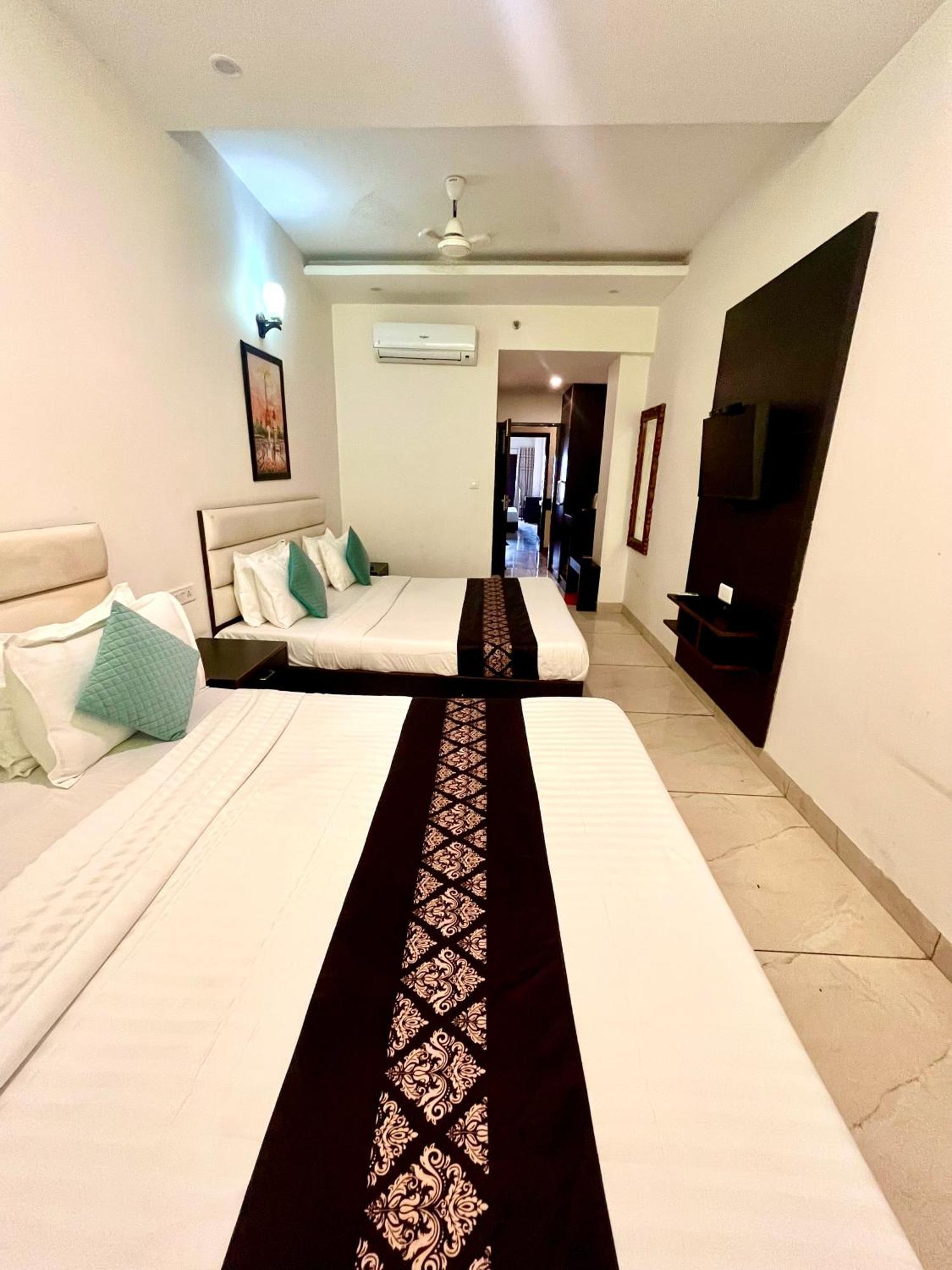 Jb Residency Zirakpur !! Top Rated & Most Awarded Property In Zirakpur Hotell Eksteriør bilde