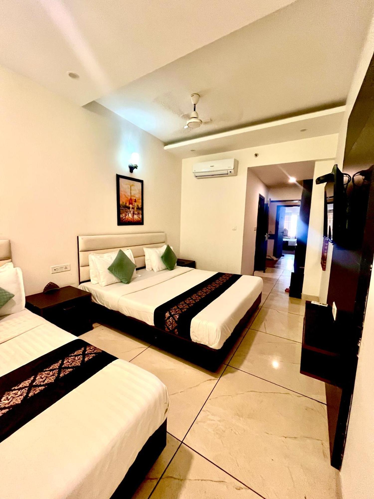 Jb Residency Zirakpur !! Top Rated & Most Awarded Property In Zirakpur Hotell Eksteriør bilde