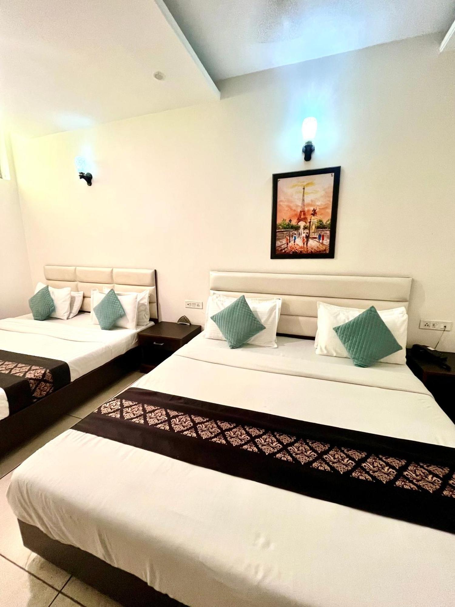 Jb Residency Zirakpur !! Top Rated & Most Awarded Property In Zirakpur Hotell Eksteriør bilde